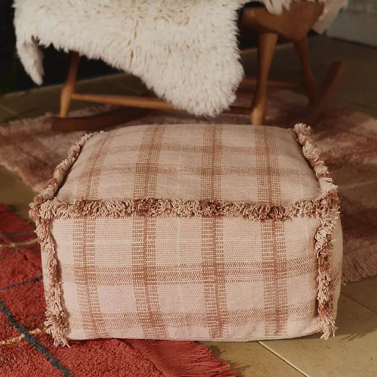 Puf 40x20cm HANDLOOM Wouf Wouf Lorena Canals rose