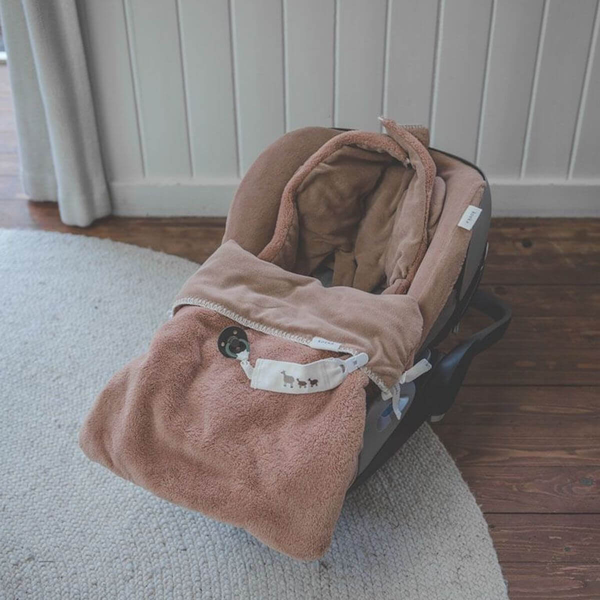 Saco silla auto 0+ 3/5 puntos MALMO Koeka teddy soft earth