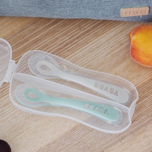 Set 2 cucharas silicona 2ª edad+estuche Béaba gris-verde salvia