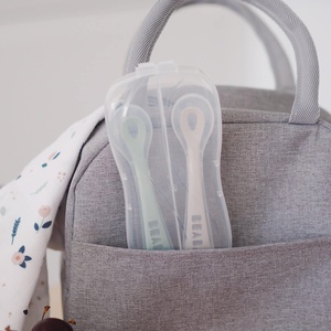 Set 2 cucharas silicona 2ª edad+estuche Béaba gris-verde salvia