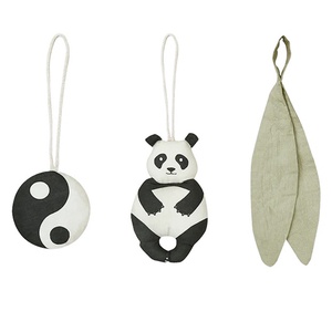 Set 3 colgantes sensoriales PANDA Lorena Canals
