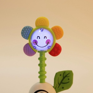 Sonajero musical de flores Hape