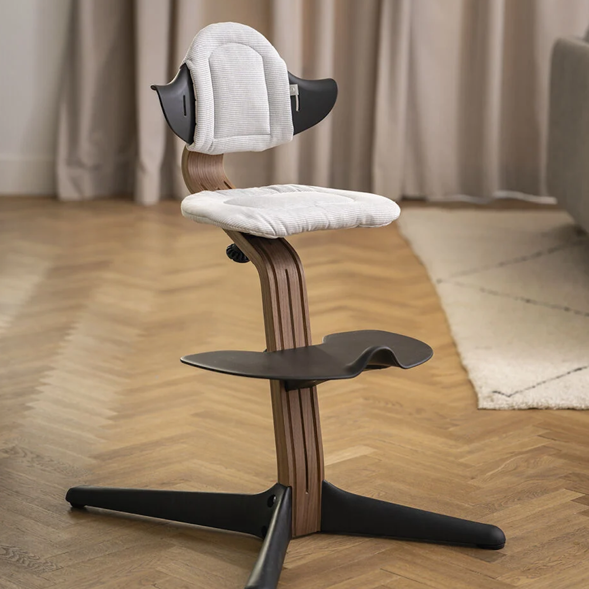 Trona bebé NOMI Stokke nogal-negro
