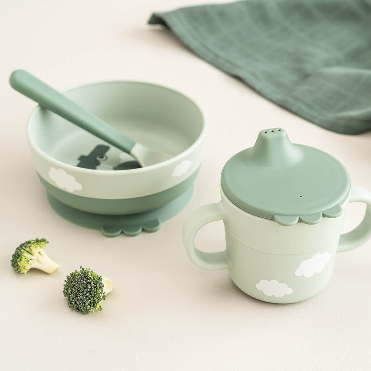 Vajilla infantil FOODIE Done by Deer Happy clouds green