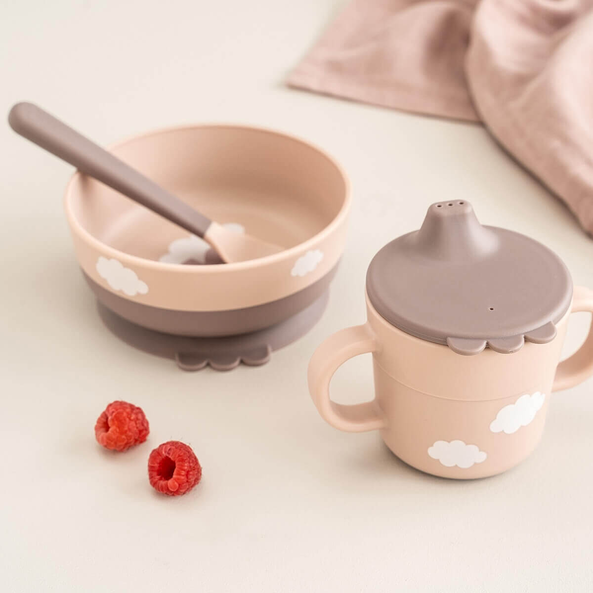 Vajilla infantil FOODIE Done by Deer Happy clouds powder